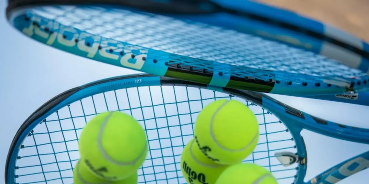 Where can I buy a decent and cheap tennis racquet from?