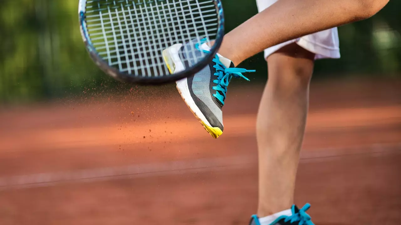 What is a good pair of tennis shoes for women?